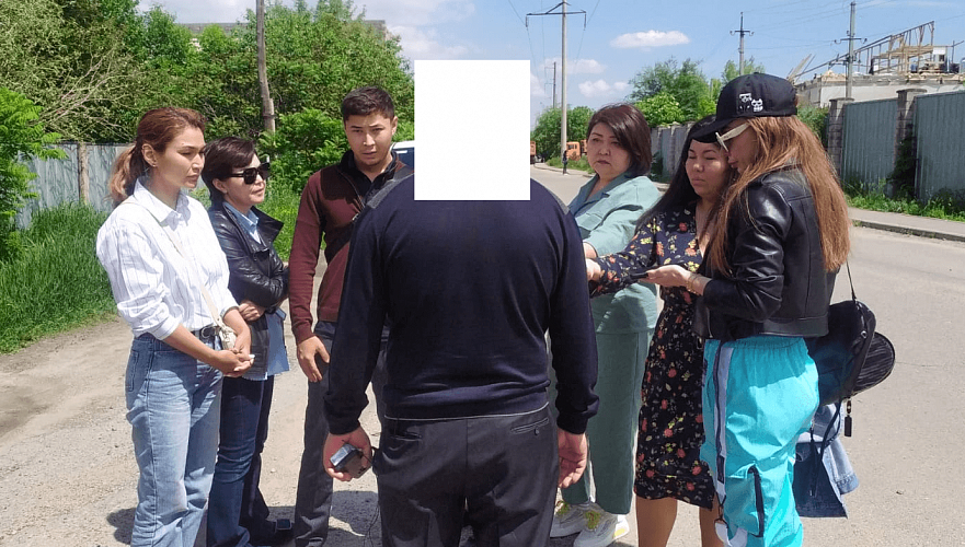Отец подвергавшегося регулярным изнасилованиям школьника из Алматы рассказал подробности