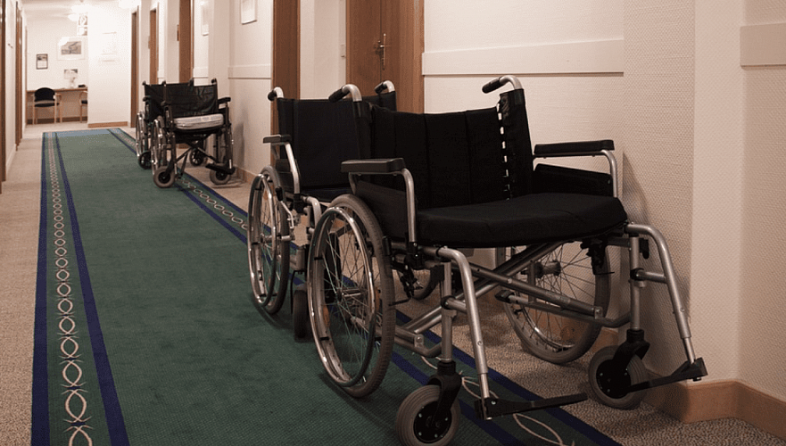 Нотариусы и налоговики незаконно взимали госпошлину с людей с инвалидностью в Астане
