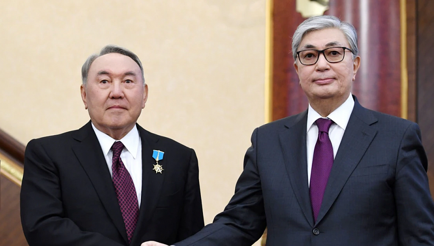 Назарбаев решил передать Токаеву пост главы партии Nur Otan