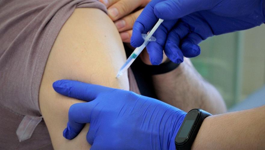 В Казахстане увеличился спрос на вакцинацию против коронавируса - минздрав 