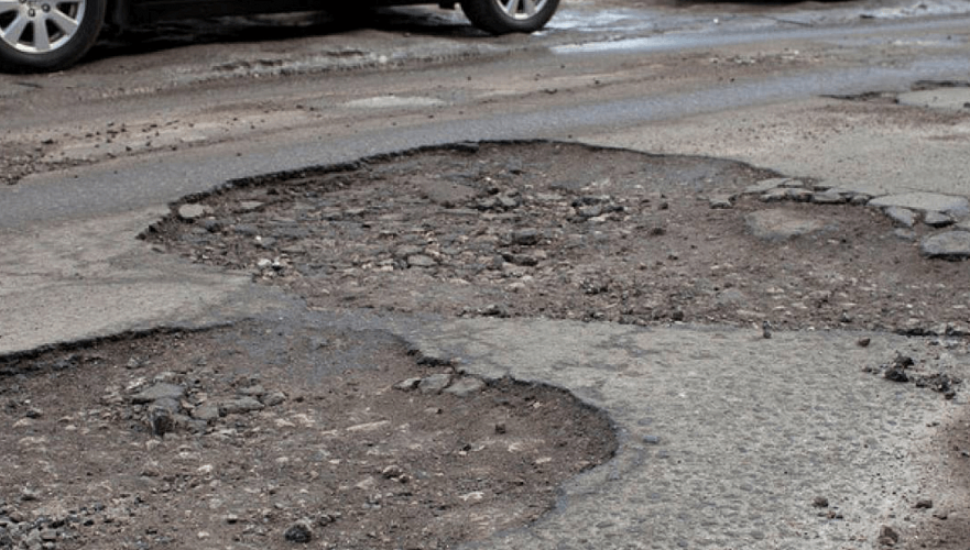 На недостоверном отражении данных о состоянии дорог попались власти Атырауской области