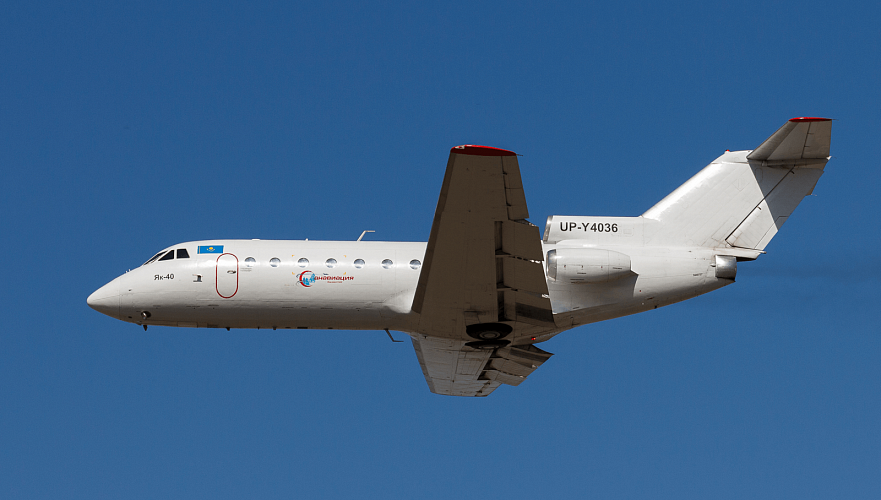 Самолет известной по авиакатастрофе авиакомпании вернулся с отказавшим двигателем в Алматы