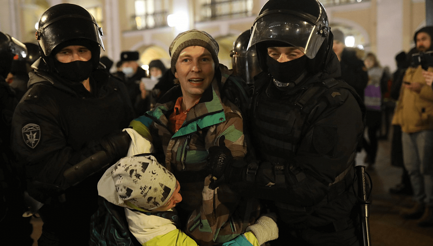 «Нет войне!» – массовые антивоенные акции проходят в крупнейших городах России