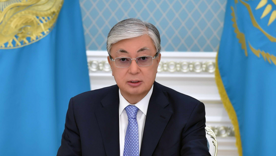 Токаев посмертно наградил убитых в Алматы полицейских и судоисполнителя