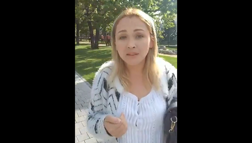 Политактивистка стала подозреваемой за мнение в прямом эфире о брусчатке в Алматы (видео)