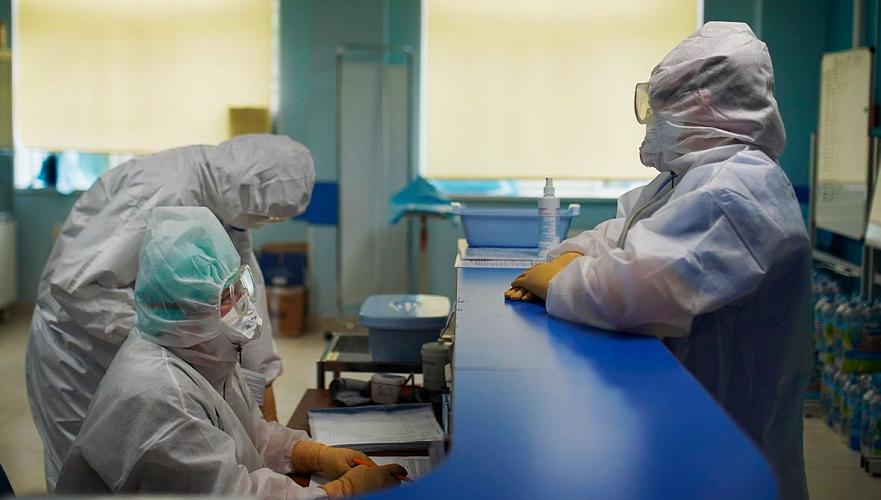 Почти 1,5 тыс. человек в Казахстане заболели после вакцинации от коронавируса