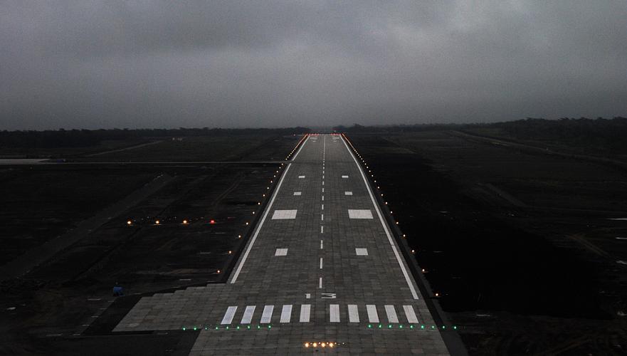 Аэропорт Актобе могут закрыть на две недели после выявленных дефектов на ВПП