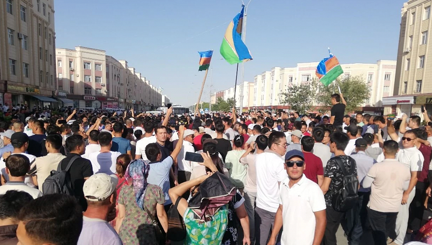 Мирзиеев ввел на месяц чрезвычайное положение в Каракалпакстане