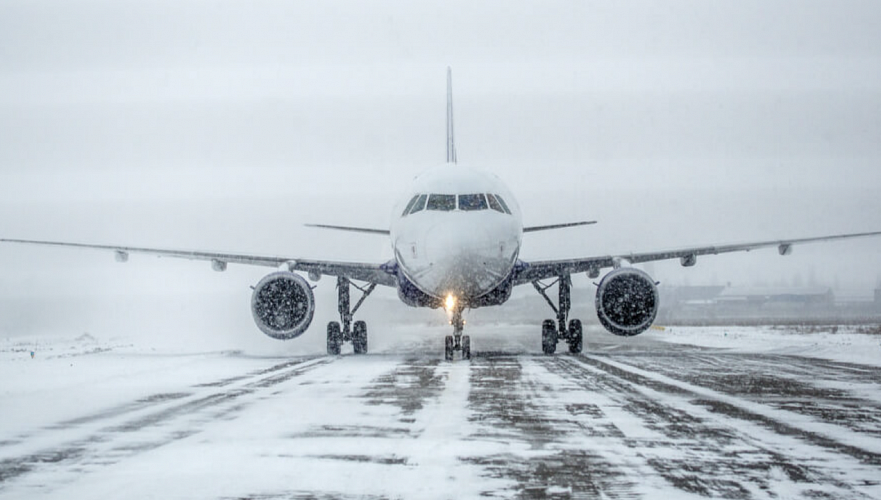 Из и в аэропорт Астаны задерживается 31 рейс из-за плохой погоды