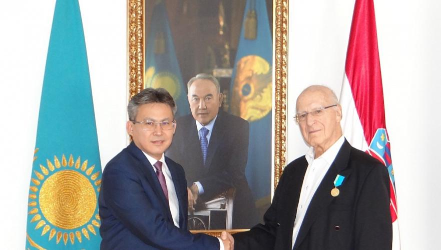 Хорватский физик-ядерщик Шлаус получил награду из Казахстана