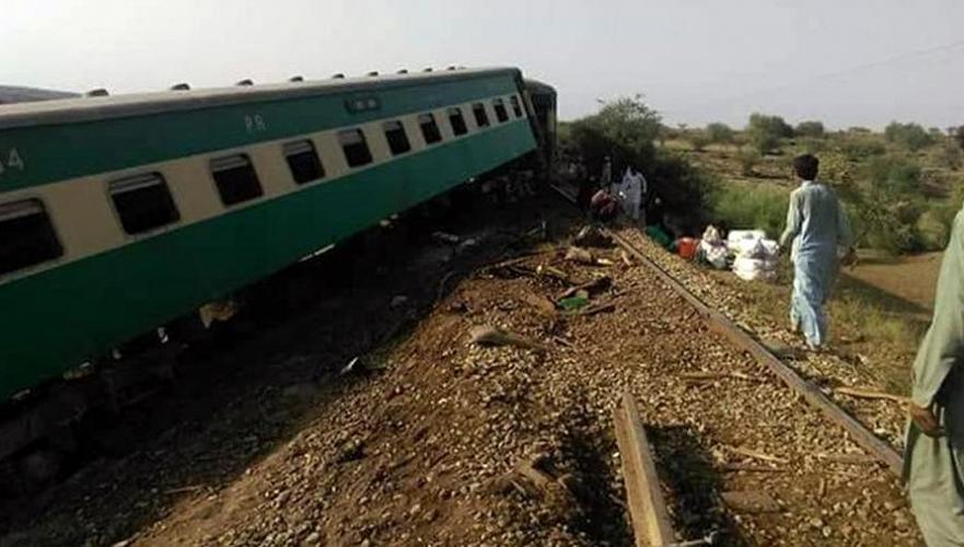 20 человек пострадали в ЧП с пассажирским поездом в Пакистане