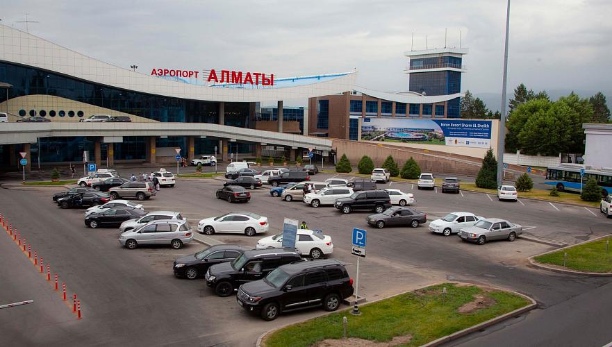 Парковку в аэропорту Алматы собираются перекрыть из-за ремонта