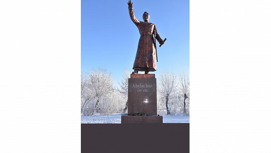 Памятник Абылай хану открыли в Акмолинской области
