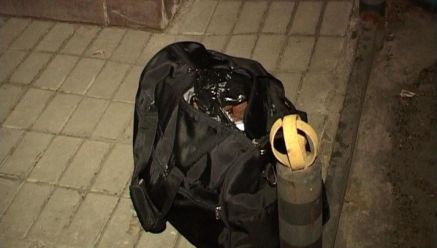 Полицейские оцепили район крупного ТРЦ из-за подозрительной сумки в Уральске