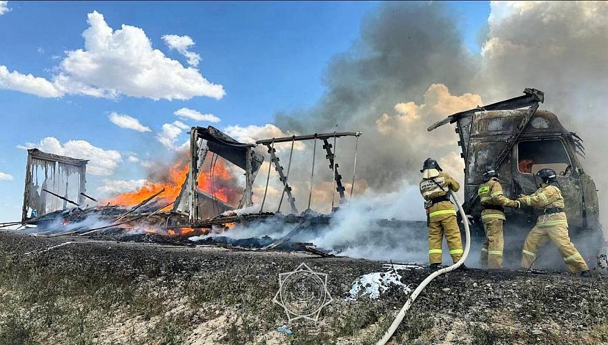 Грузовик с продовольствием сгорел на республиканской трассе в Актюбинской области