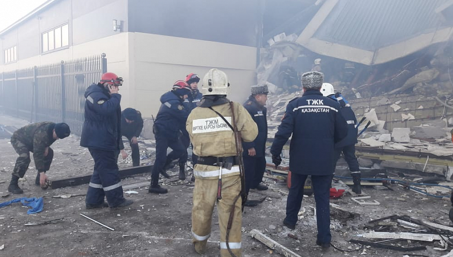 Взрыв и обрушение в здании в Астане: под завалами нашли тело женщины