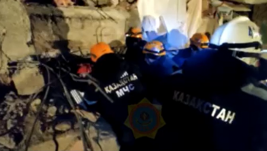 ЧС-ники Казахстана спасли женщину из-под завалов на объекте повышенной сложности в Турции