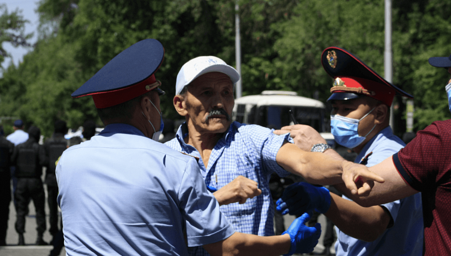 Черный список чиновников, грубо нарушающих гражданские права, создадут в Казахстане