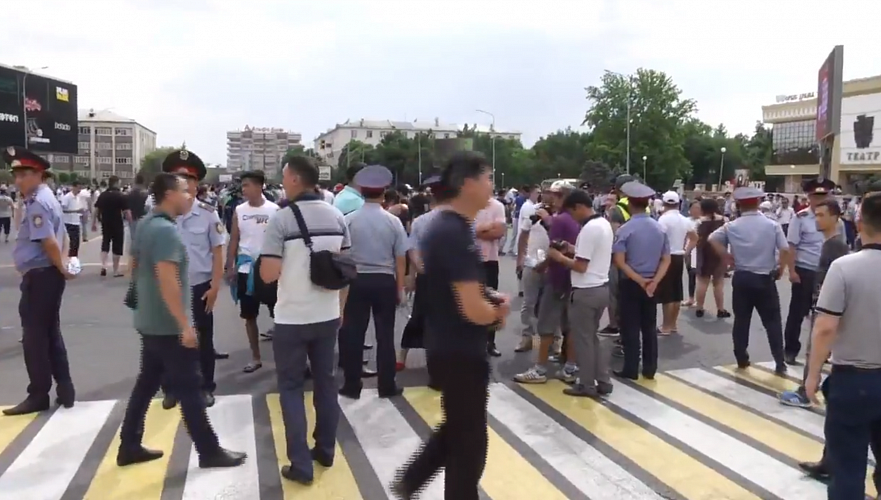 Протестующие в Шымкенте жители Арыса заявили о наличии в их городе радиации