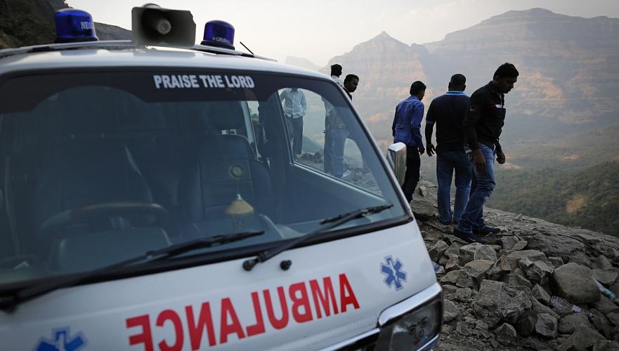 33 человека погибли в Индии при падении автобуса в пропасть