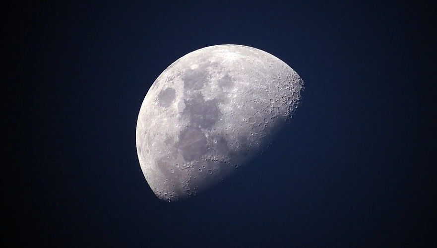 Китайский космический аппарат доставил на Луну образцы для создания биосферы