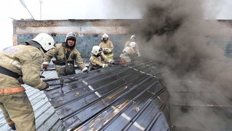 Пожар на СТО произошел в Наурызбайском районе Алматы