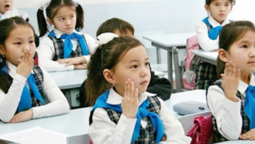 Какие варианты обучения школьников рассматривают на новый учебный год в Казахстане