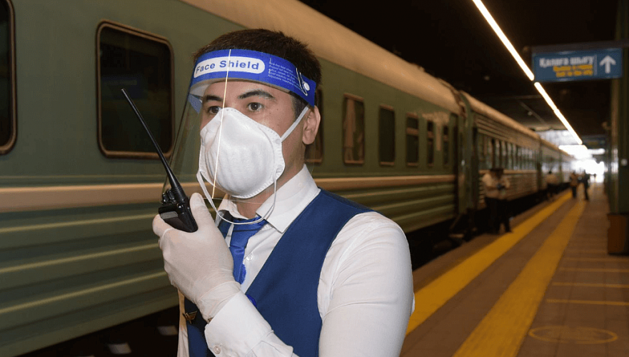 Пассажирские поезда возобновили движение в Казахстане