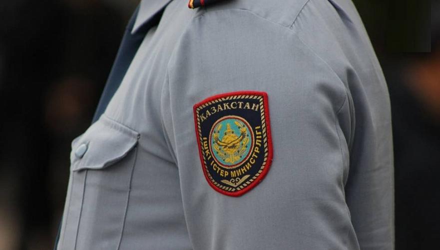 Двое полицейских водворены в ИВС по подозрению в педофилии в Алматинской области