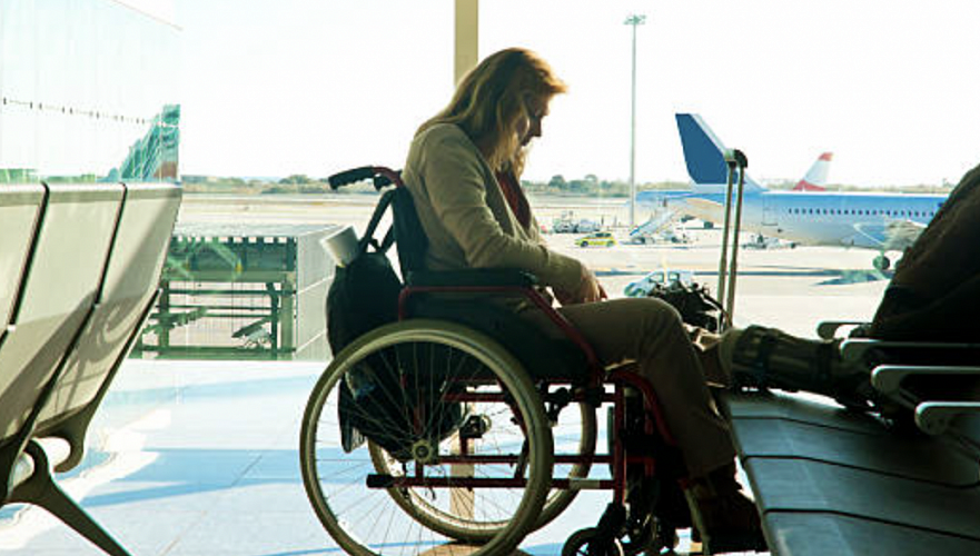 Авиакомпании ограничили права женщины с инвалидностью в Шымкенте
