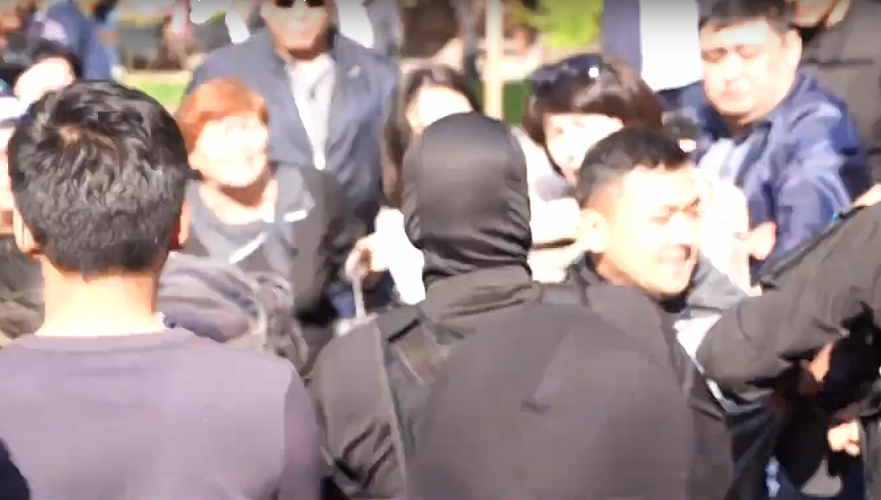 Жестокие задержания митингующих в день выборов в Алматы (видео, часть третья)