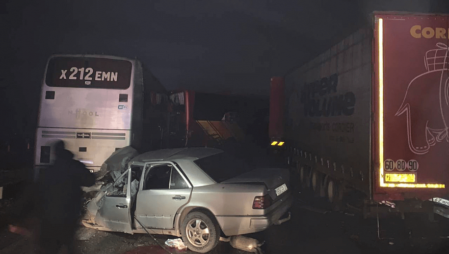 Один человек погиб и трое пострадали в ДТП с участием восьми авто в Алматинской области