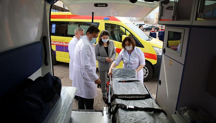 Машины скорой помощи передала ПРООН в Казахстане наццентру экстренной медицины