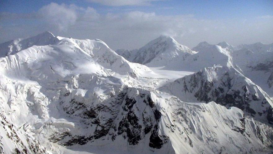 Вертолет «Казавиаспаса» вновь вылетел в Кыргызстан на поиски казахстанских альпинистов на Тянь-Шане