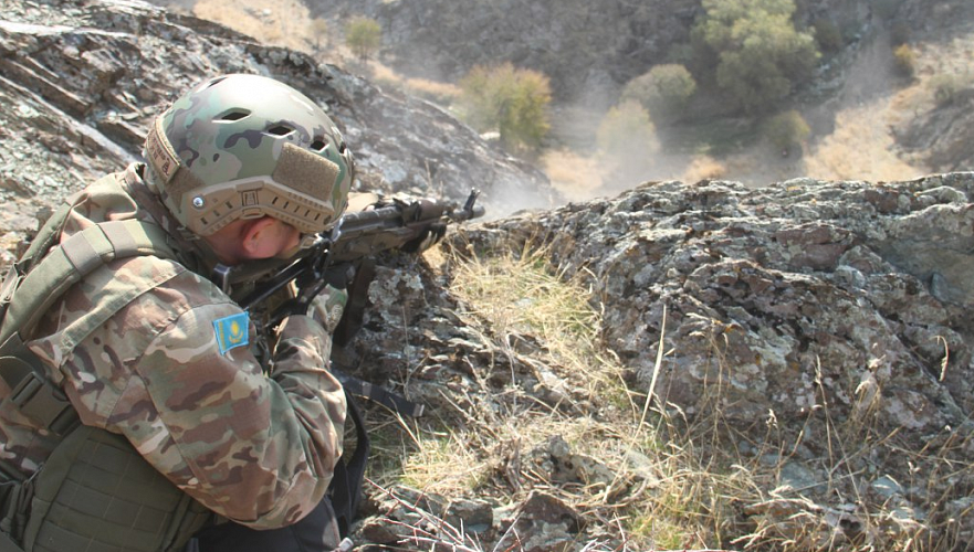 Казахстанские и узбекские военные провели совместную тренировку в горах Узбекистана