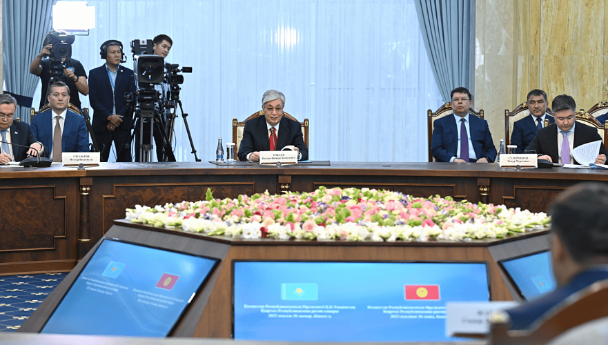 Ряд документов подписали Казахстан и Кыргызстан в ходе поездки Токаева в Бишкек