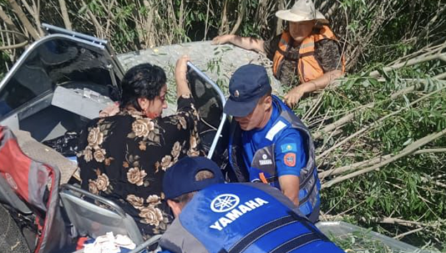 Женщина пострадала в результате выброса моторной лодки на берег в Павлодарской области