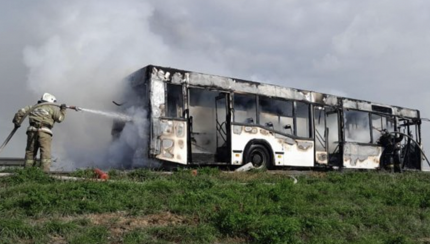 Пассажирский автобус загорелся на трассе Павлодар – Астана