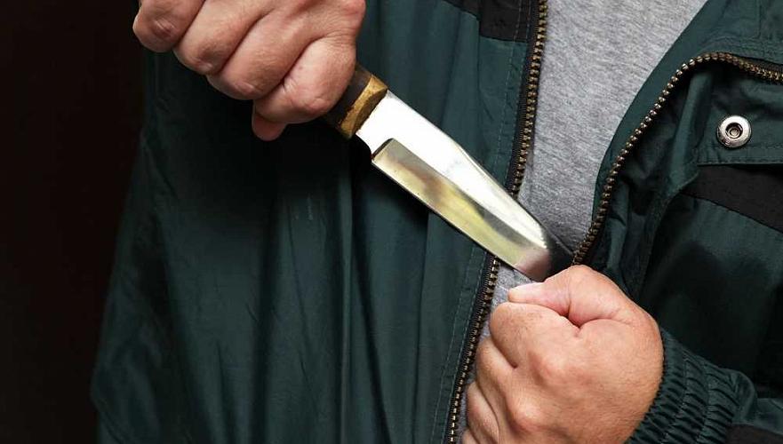 Полицейского ранили ножом в Шымкенте
