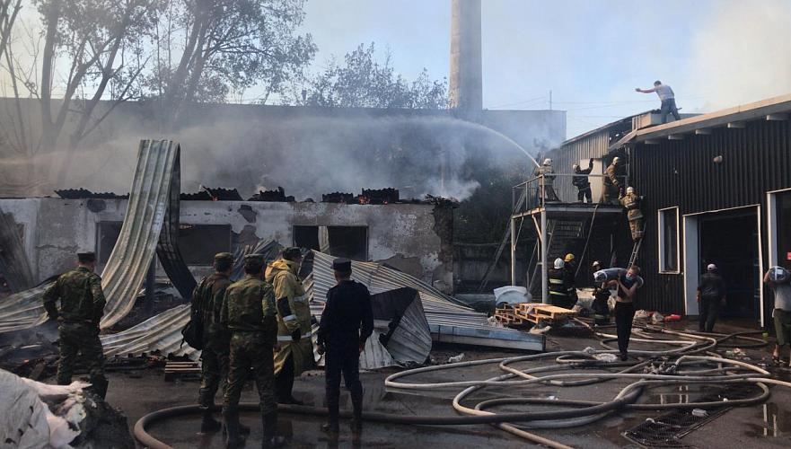 Пожар в мебельном цехе локализован в Алматы