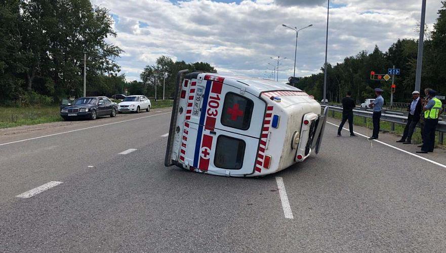  Машина скорой помощи опрокинулась в пригороде Петропавловска 