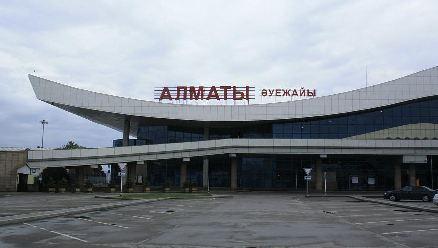 Несколько рейсов перенесли из-за повреждения ВПП в аэропорту Алматы