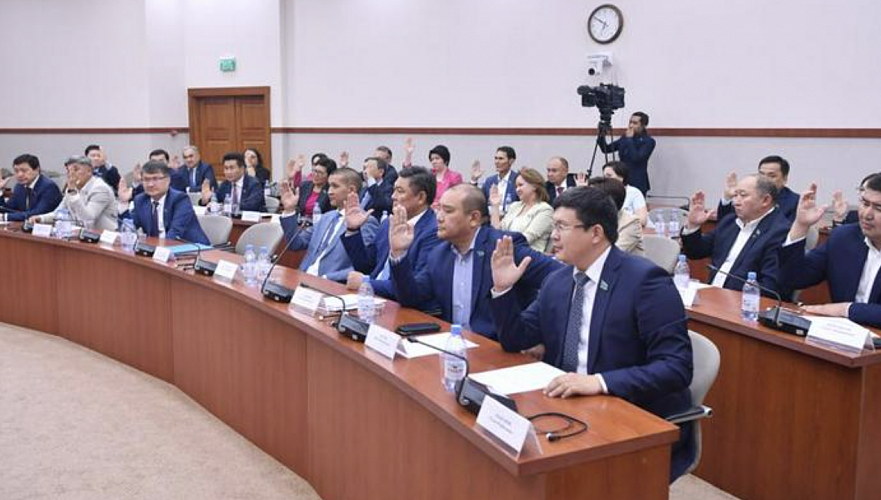  Депутаты предложили ввести семилетнее президентство до выборов и вернуть название Астана