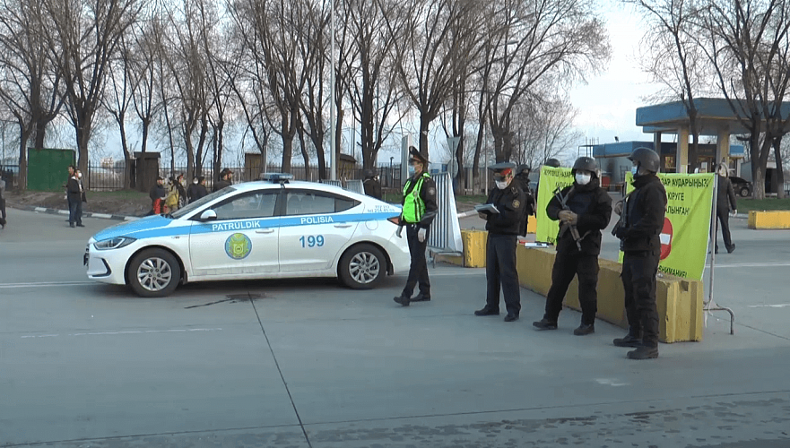 Алматинских полицейских перевели на казарменное положение