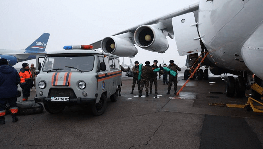 Казахстанские спасатели и медики вылетели в Турцию