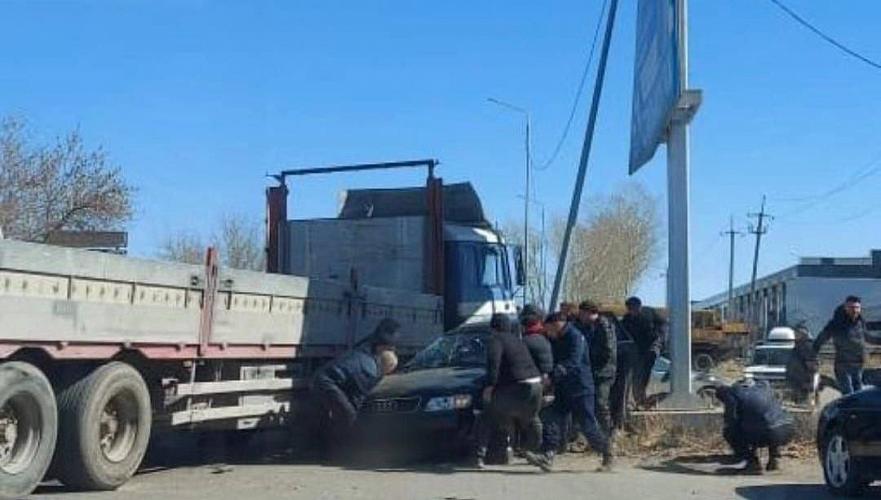 В смертельном ДТП с участием грузовика пострадала девятилетняя девочка в Павлодаре