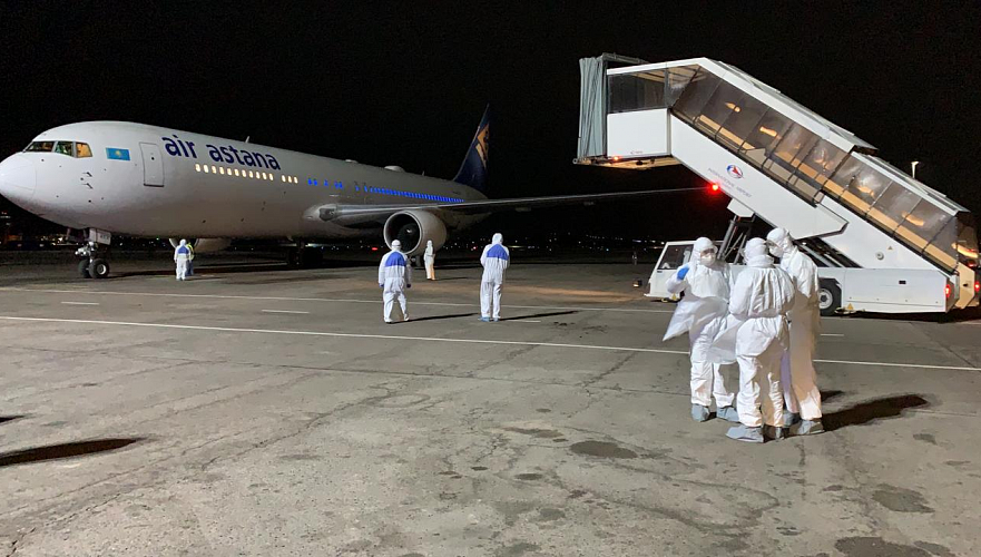 Над экипажем вернувшегося из Китая самолета на 14 дней установят меднаблюдение – МЗ РК