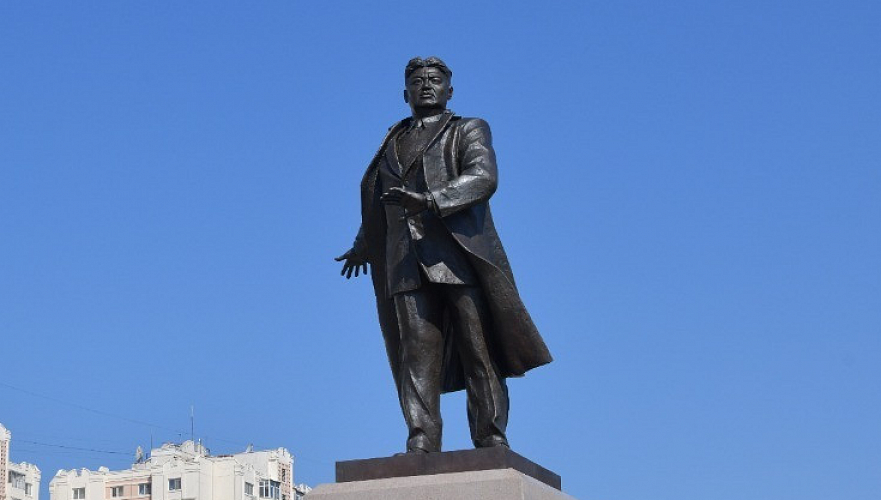 Помешал Хрущеву забрать пять областей Казахстана – памятник Ташеневу открыли в Нур-Султане
