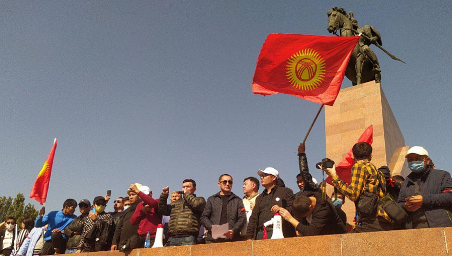 Бессрочные митинги против результатов парламентских выборов проходят в Бишкеке (видео)