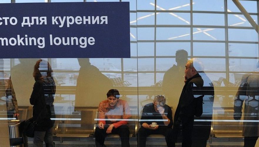 Антитабачная коалиция выступает против восстановления кабинок для курения в аэропорту Алматы